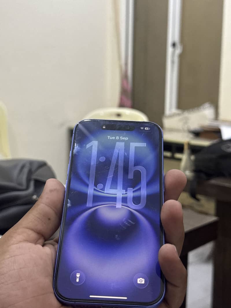 Apple iPhone 16 5