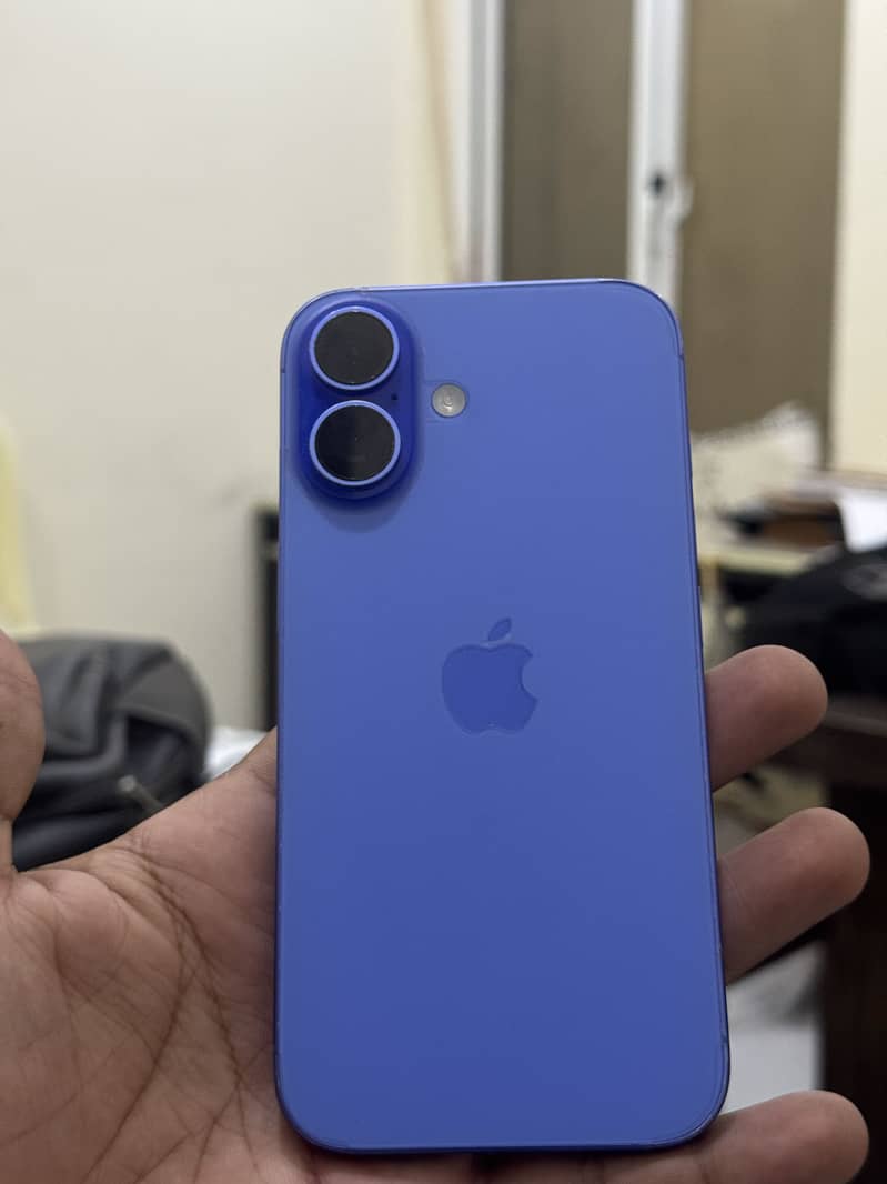 Apple iPhone 16 7