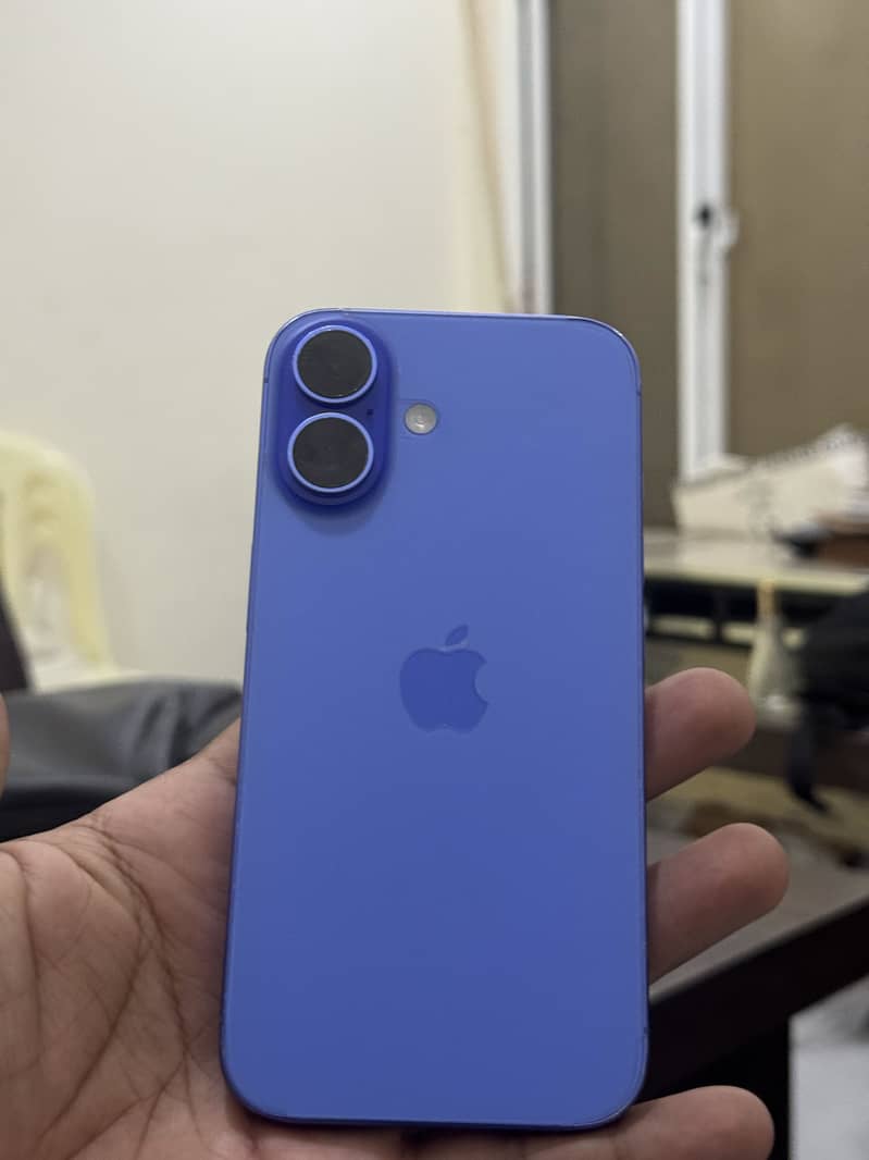 Apple iPhone 16 8