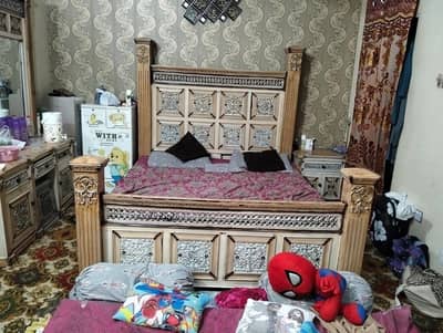 chenouti bed side tables plus dressing and 2 chairs with small tabl