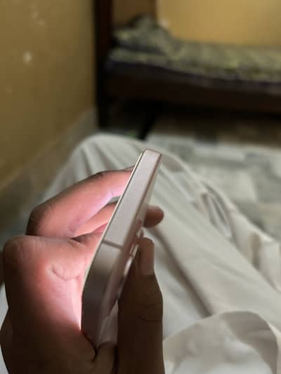 Apple iPhone 15