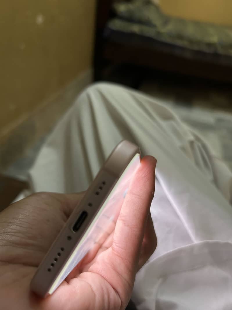 Apple iPhone 15 3