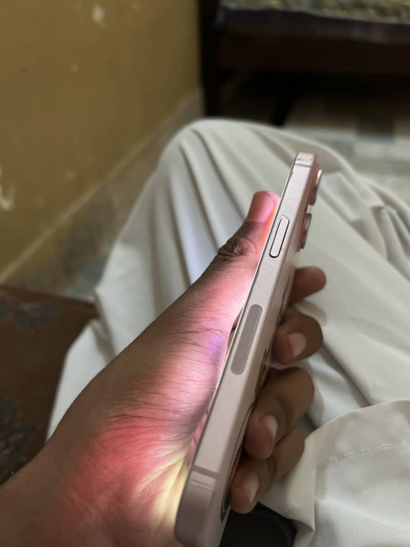 Apple iPhone 15 8