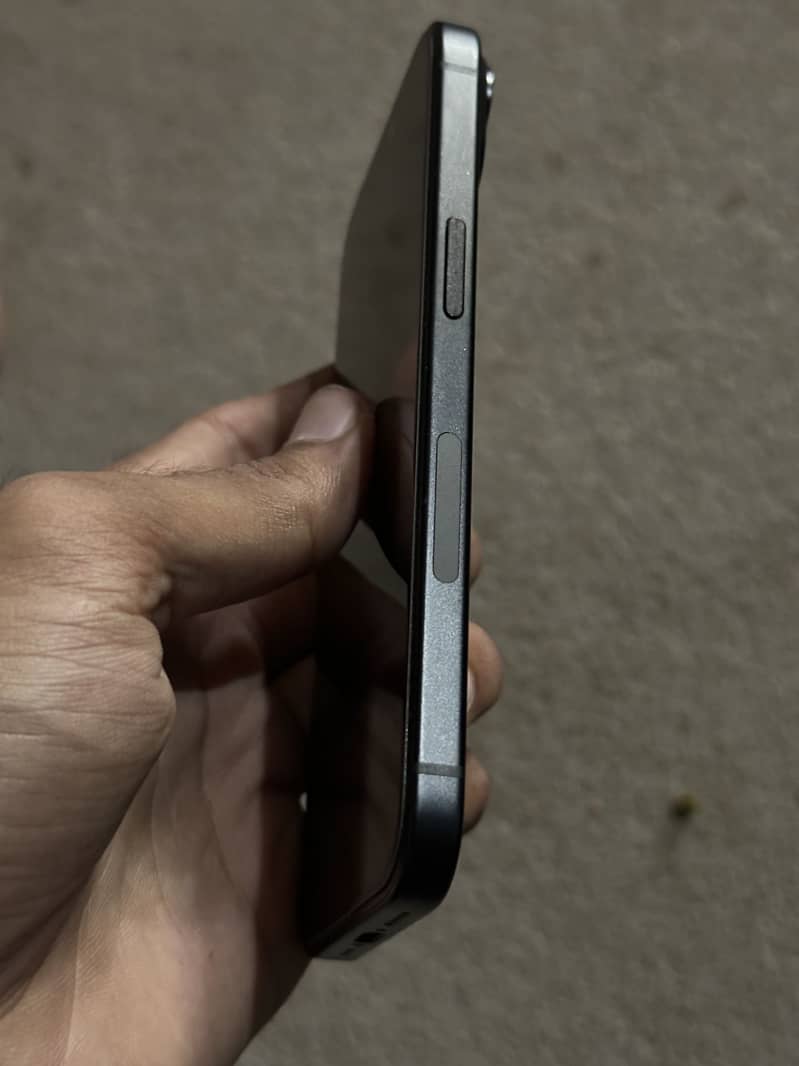 Apple iPhone 15 4