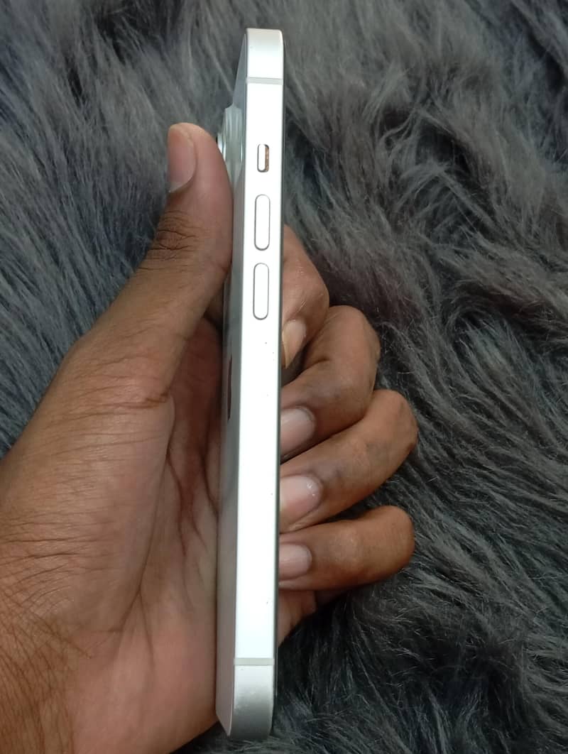 Apple iPhone 14 3