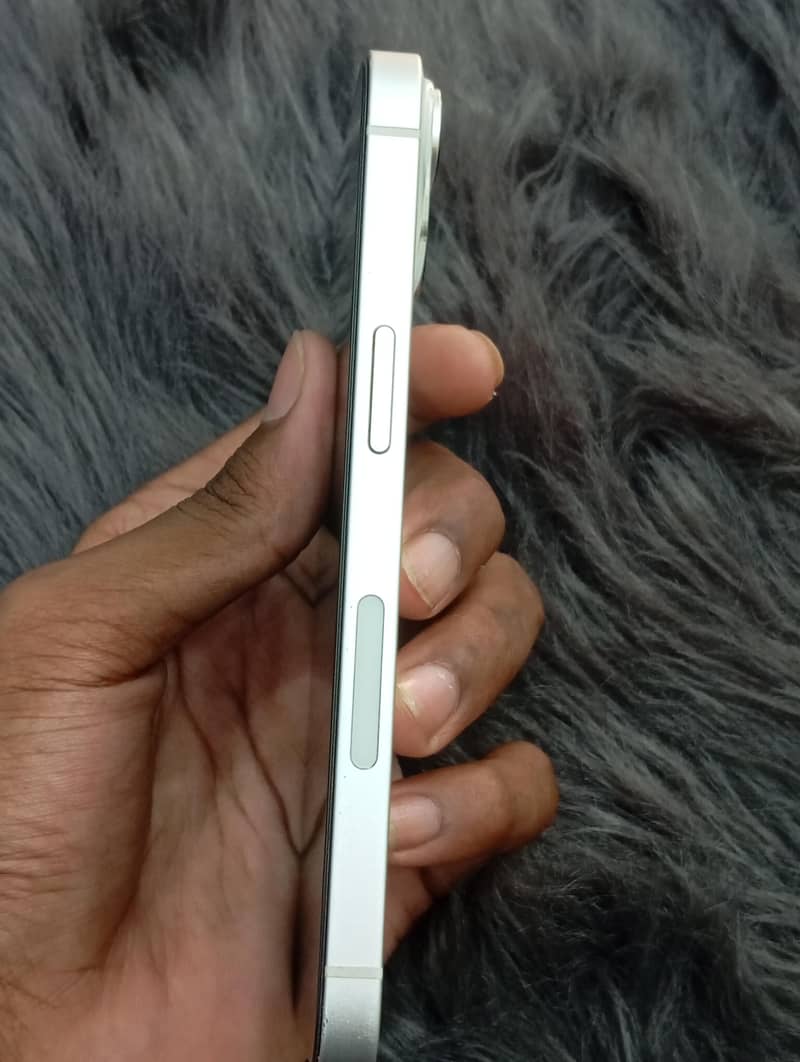 Apple iPhone 14 4