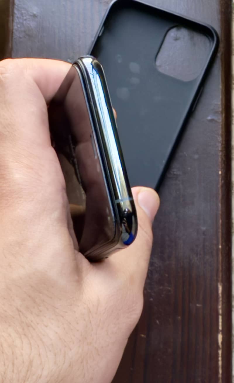 Apple iPhone 11 Pro 6