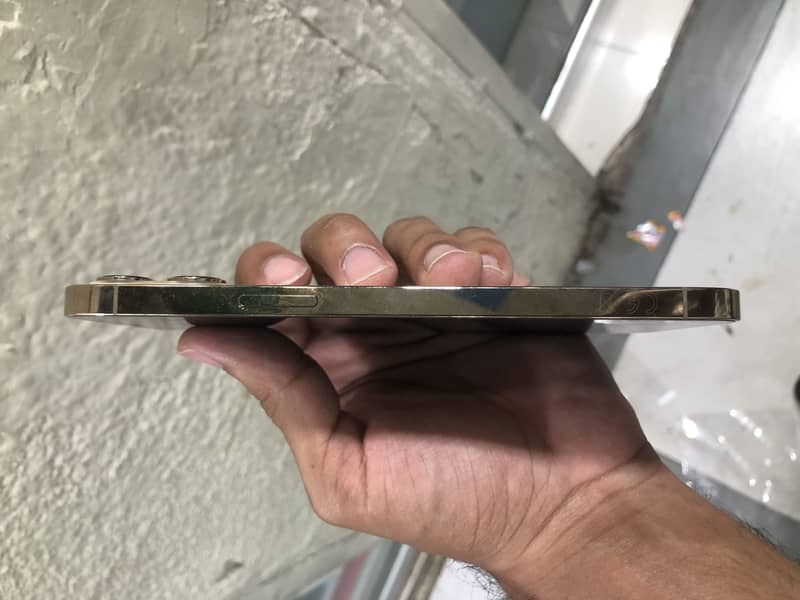 Apple iPhone 12 Pro Max 4
