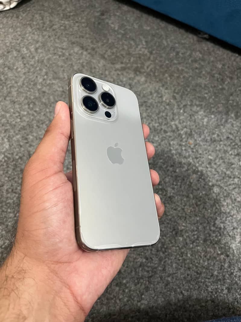 Apple iPhone 15 Pro 0