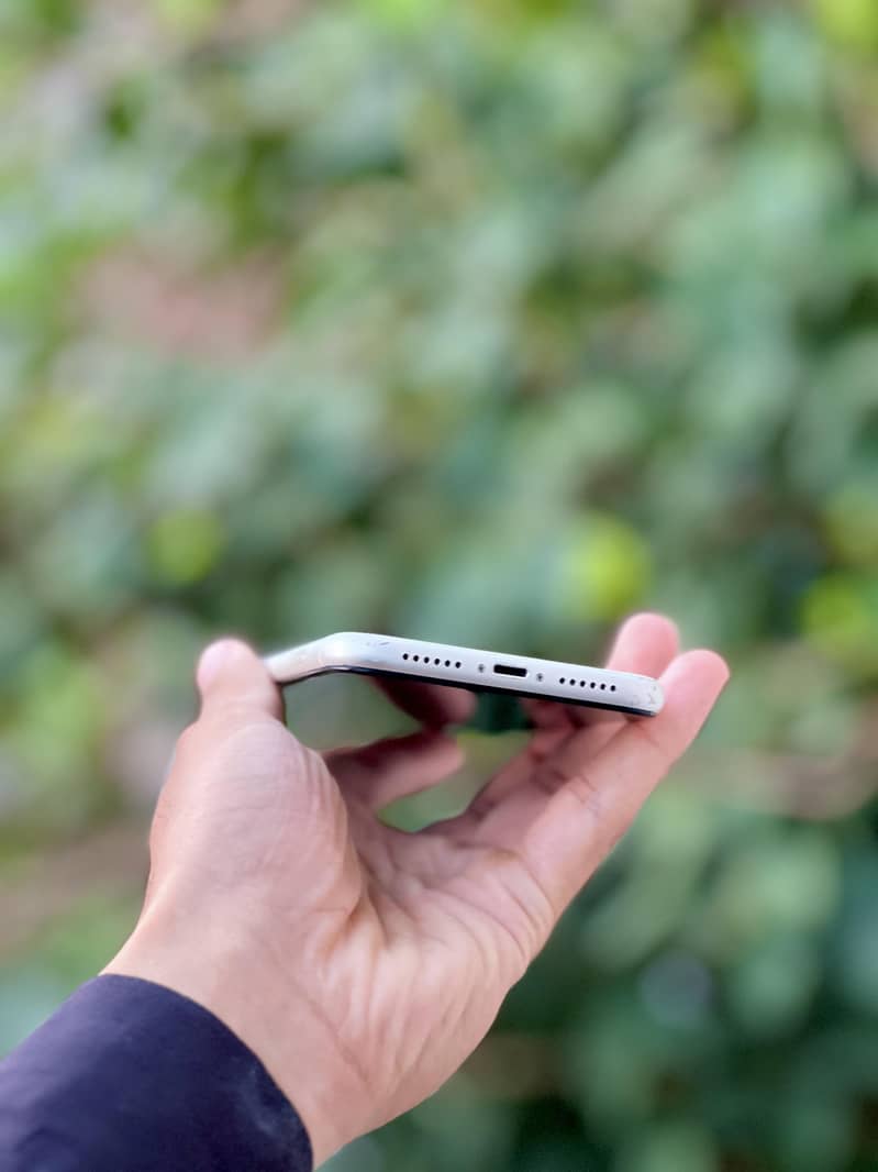 IPHONE 11 4