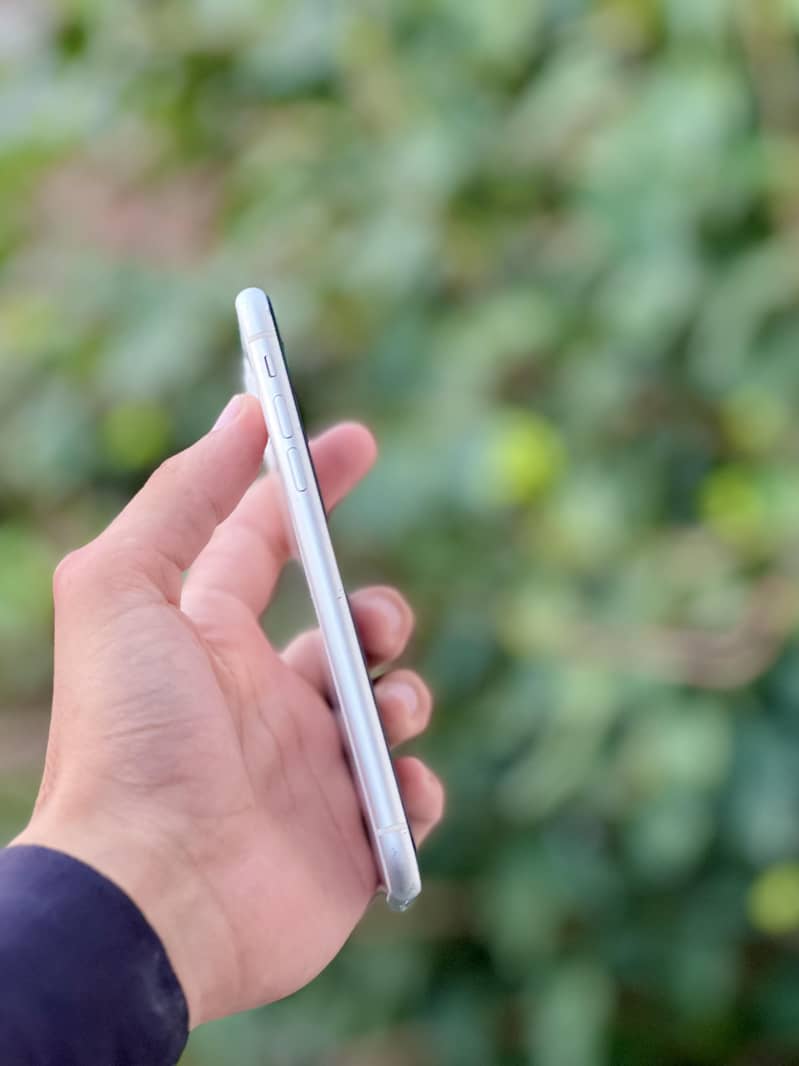 IPHONE 11 5