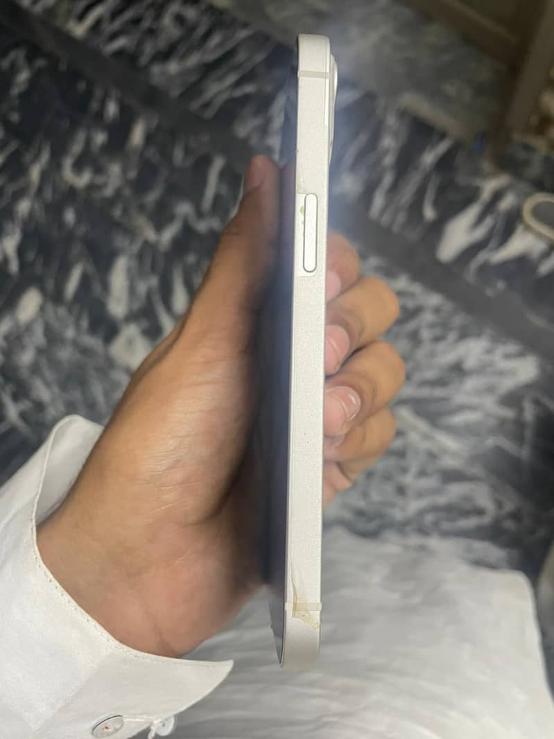 Apple iPhone 13 2