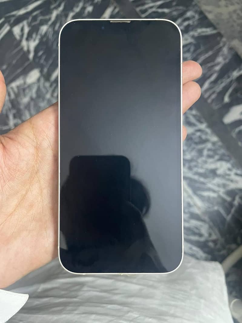 Apple iPhone 13 5
