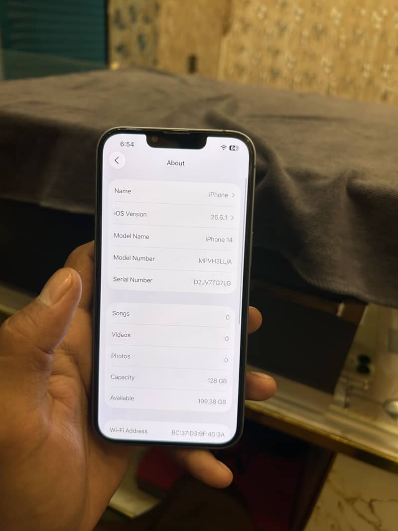Apple iPhone 14 4