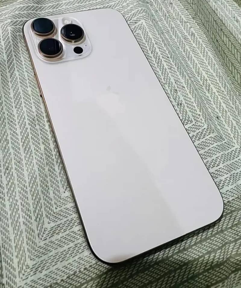 Apple iPhone 16 Pro Max 0
