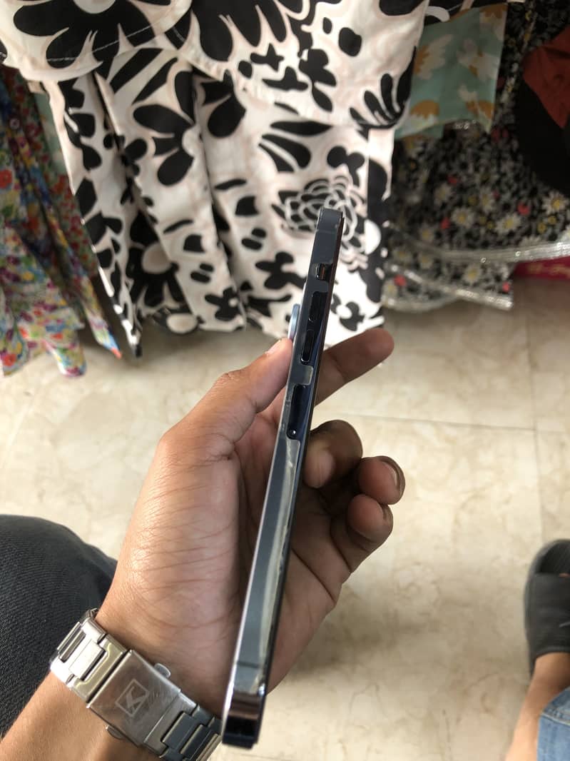 Apple iPhone 13 Pro Max 4