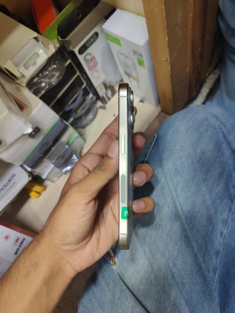 Apple iPhone 15 Pro 3