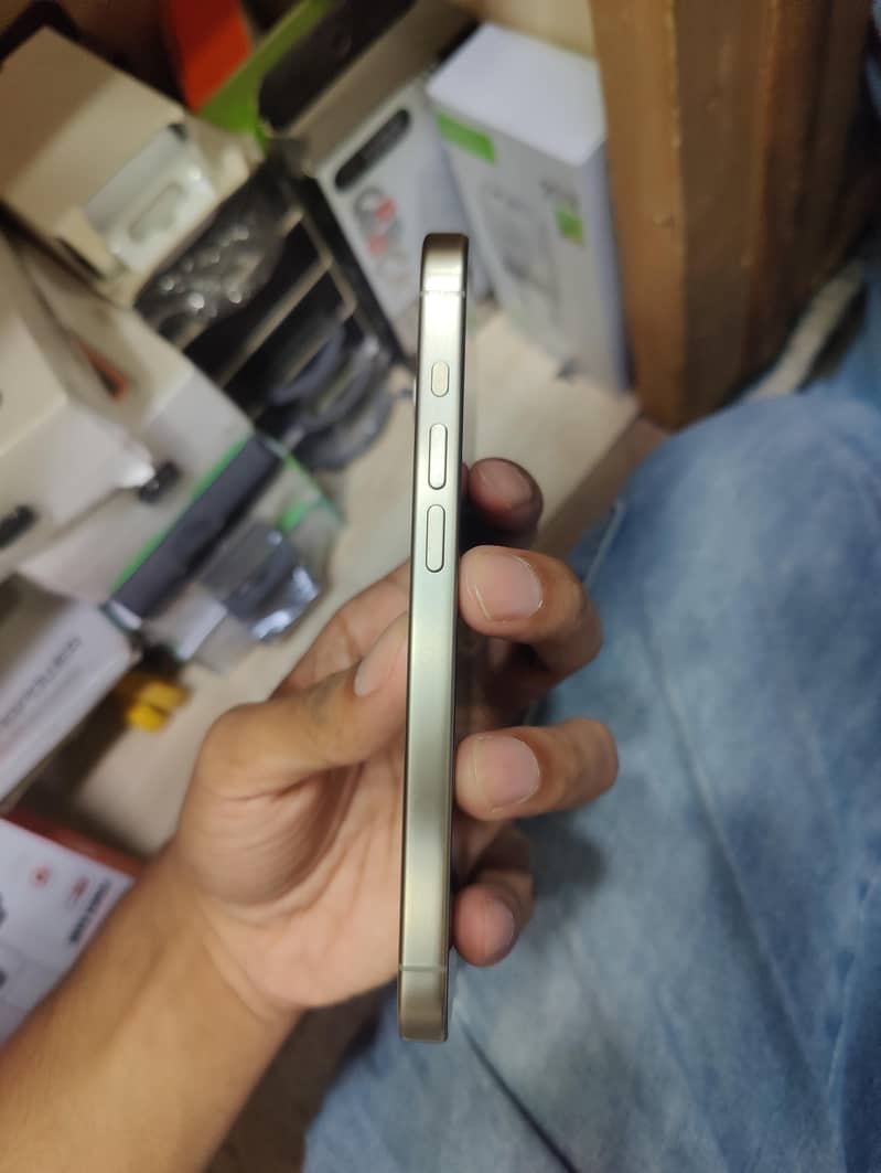 Apple iPhone 15 Pro 4