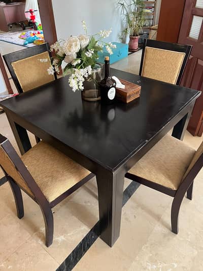 Dining table for sale