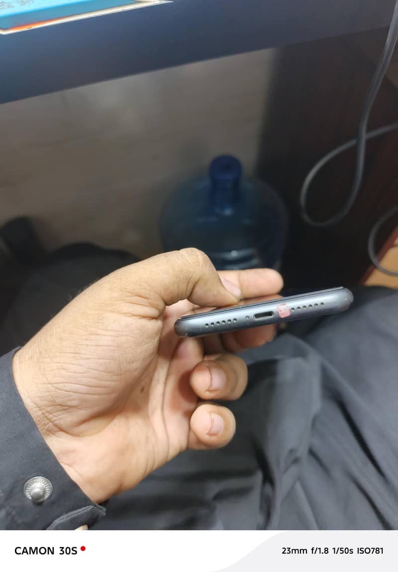 Apple iPhone 11 3