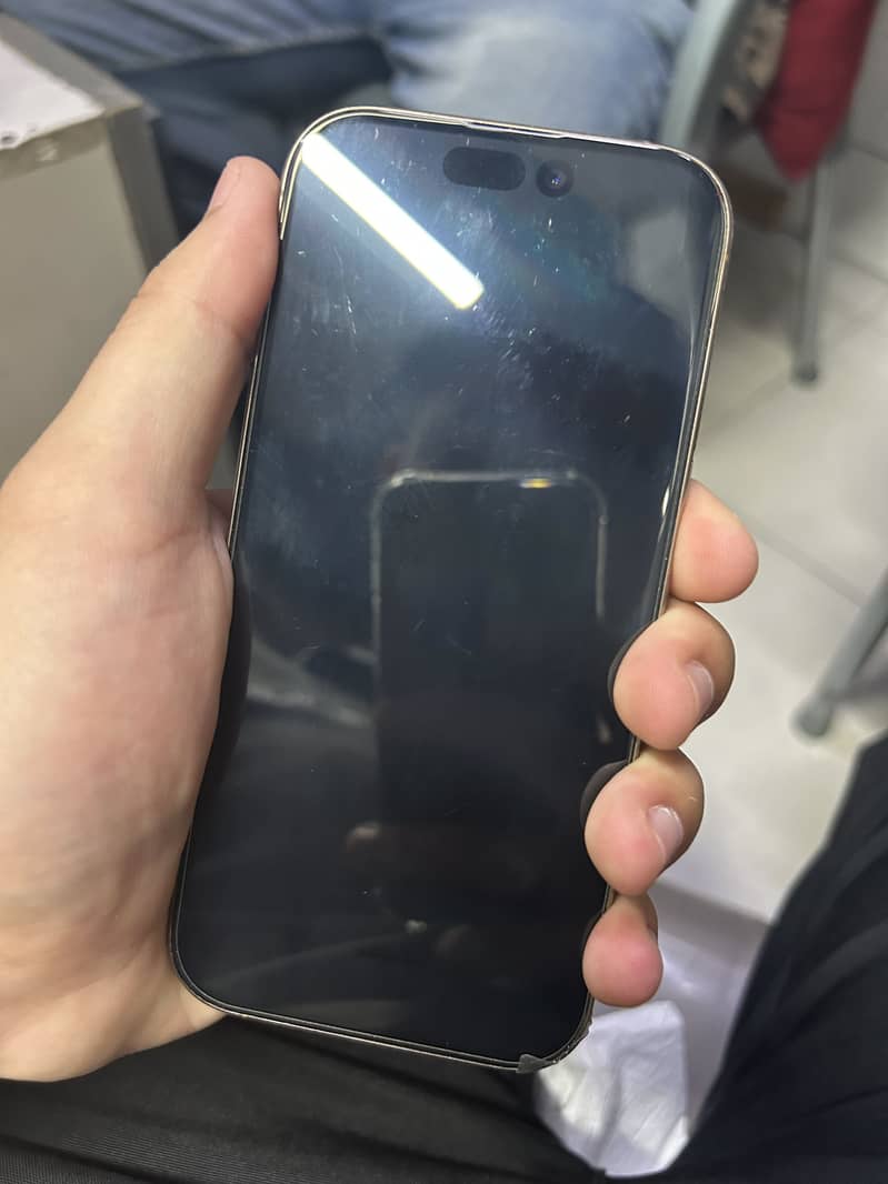 Apple iPhone 16 Pro 0