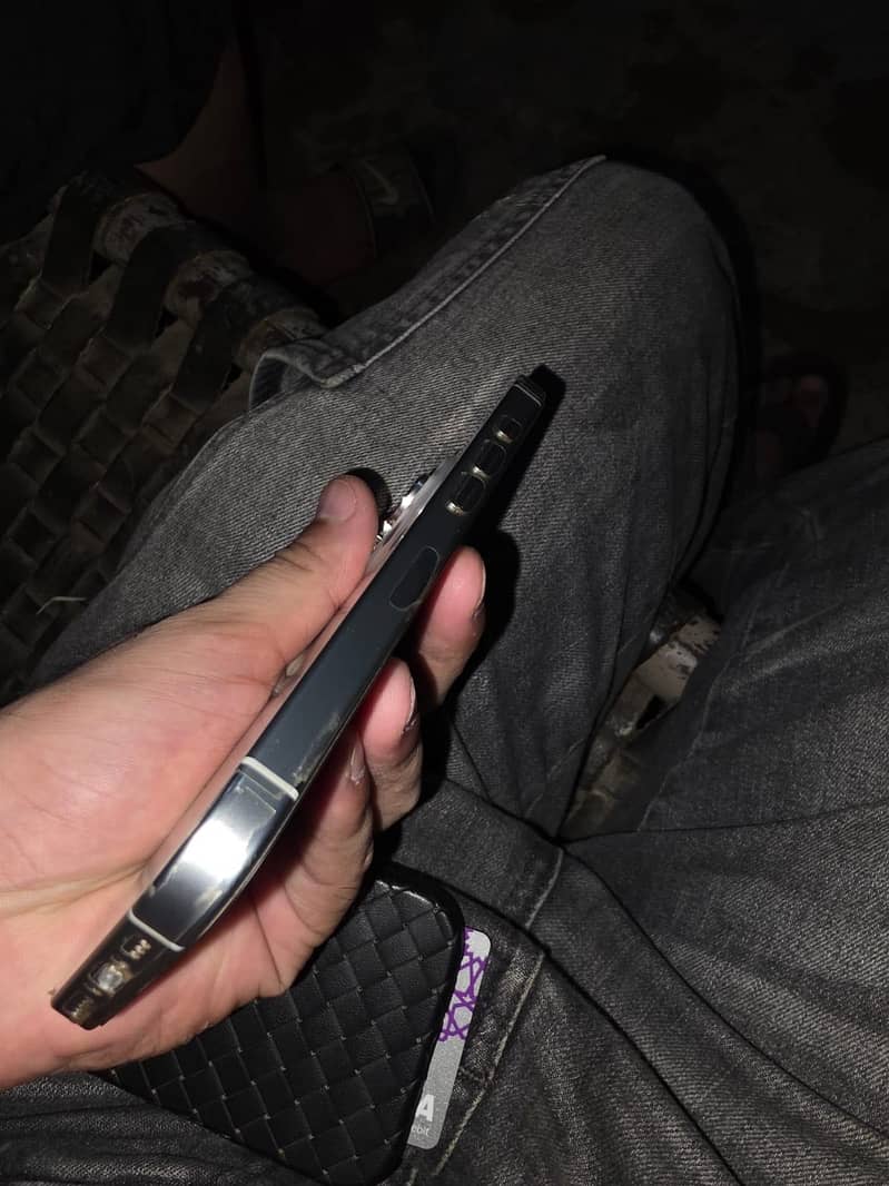 Apple iPhone 16 Pro 3
