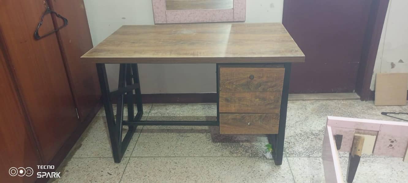 Office or computer table 0