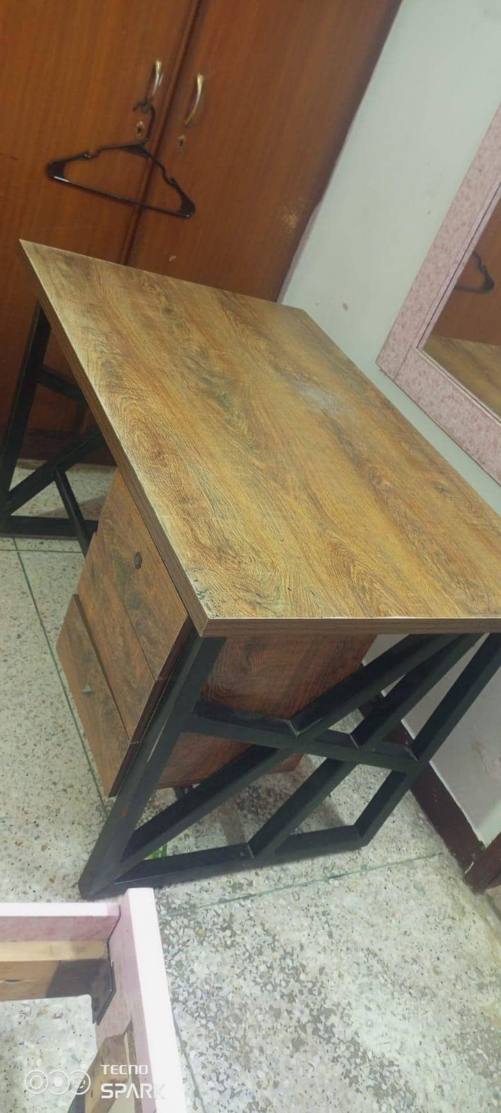 Office or computer table 1