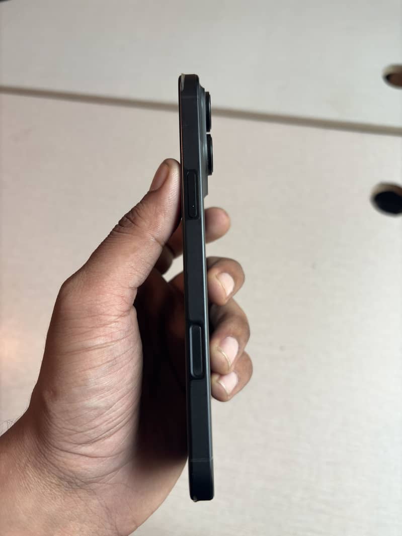 Apple iPhone 16 Pro Max 6