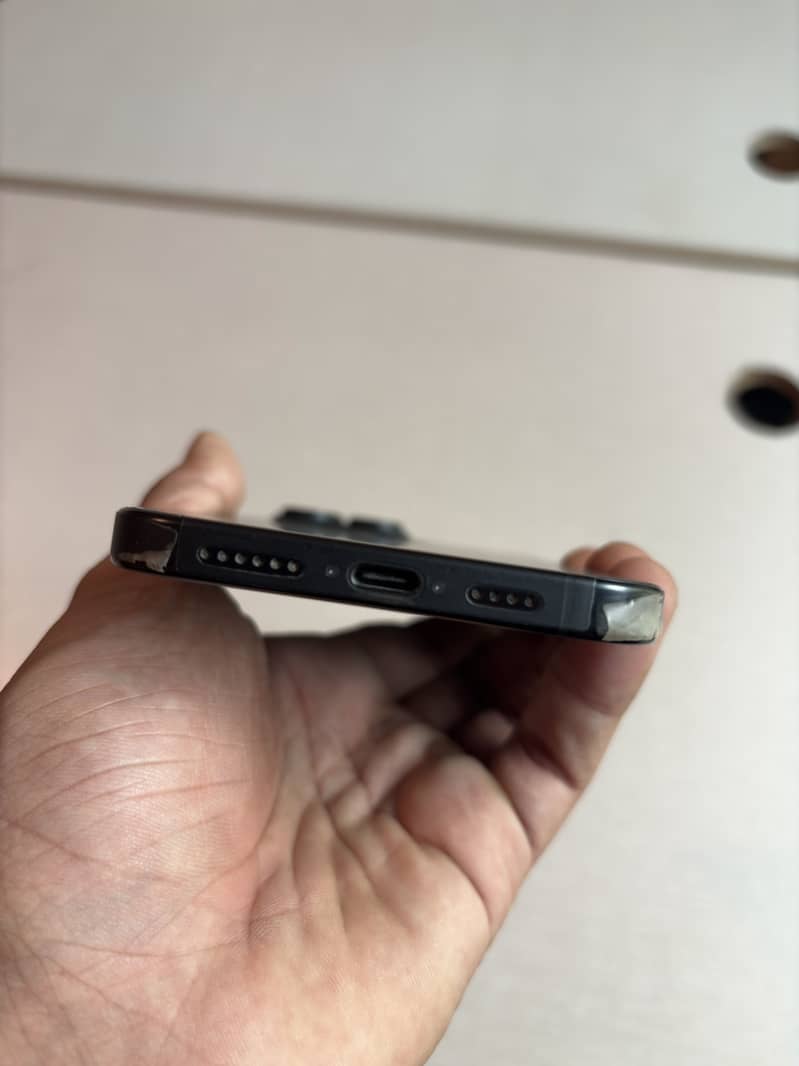 Apple iPhone 16 Pro Max 7