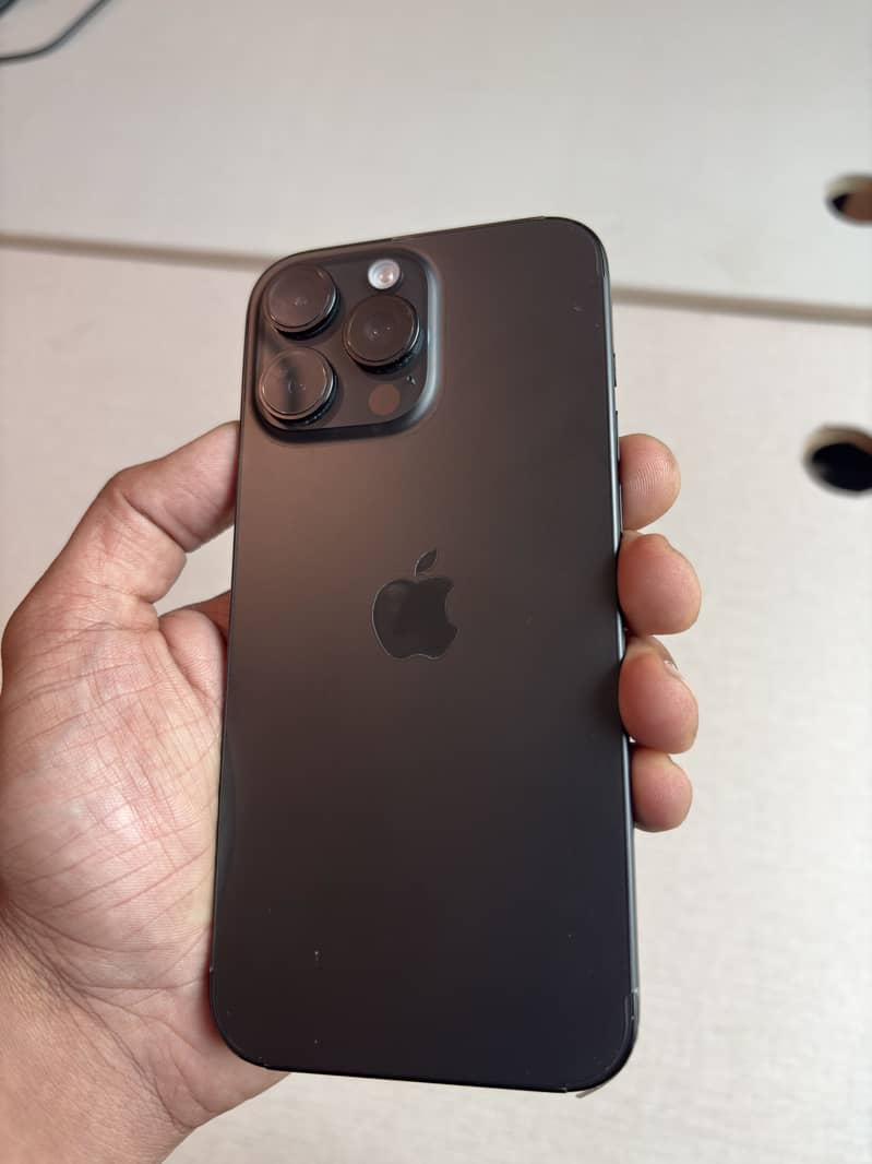 Apple iPhone 16 Pro Max 8