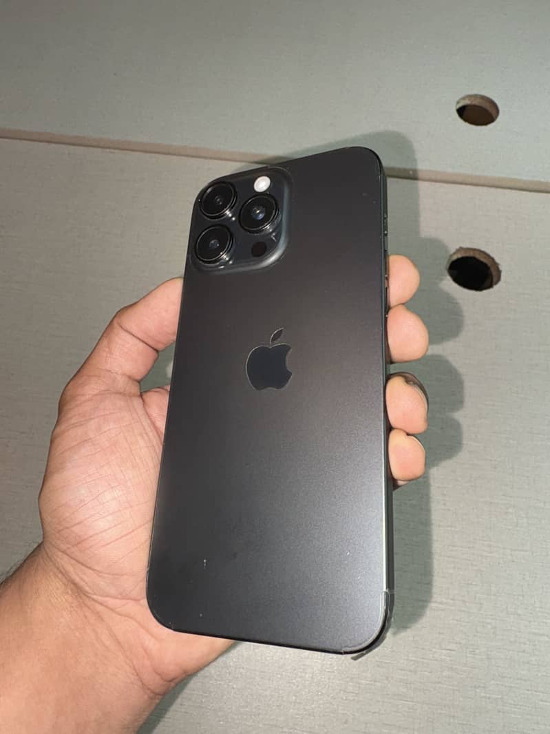Apple iPhone 16 Pro Max 13