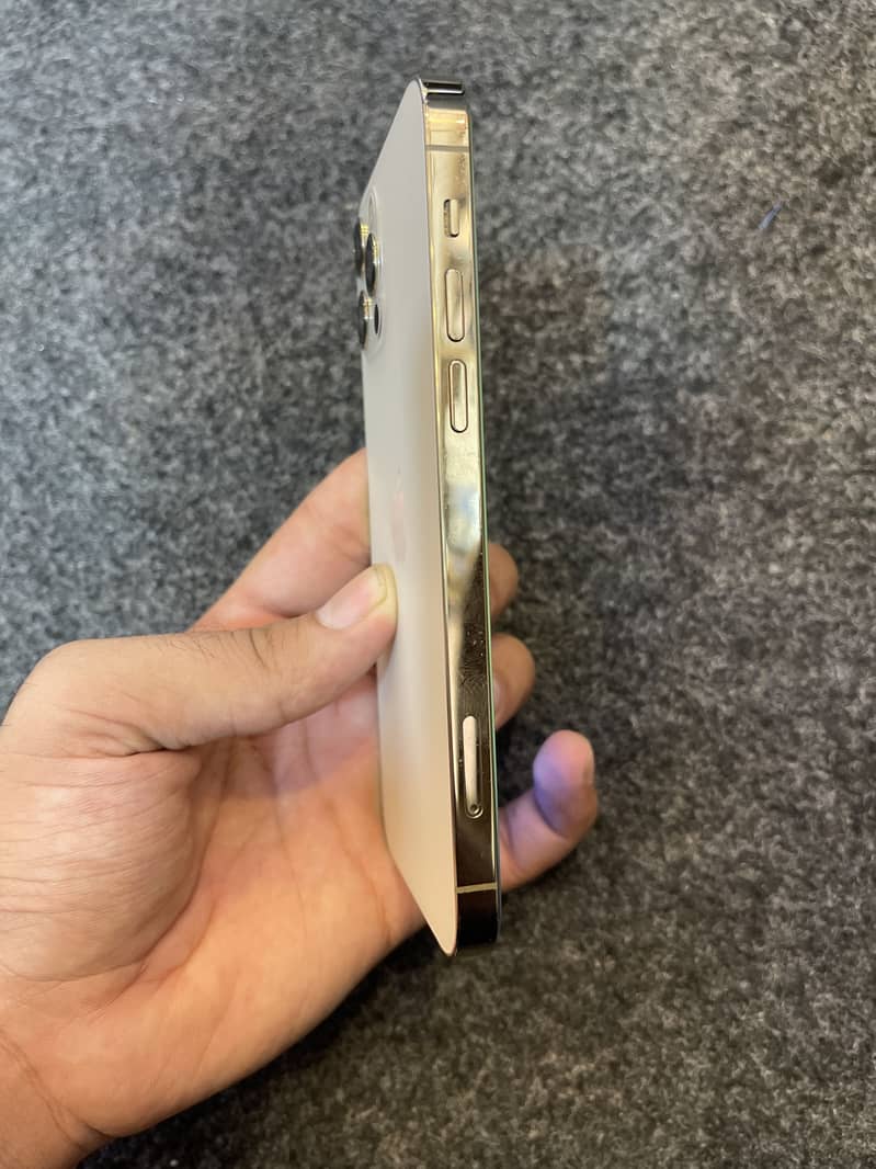 Apple iPhone 12 Pro 2