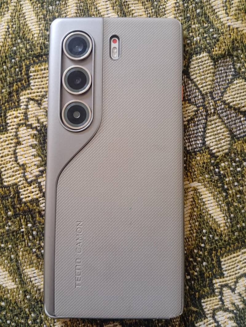 Tecno CAMON 40 Pro 0