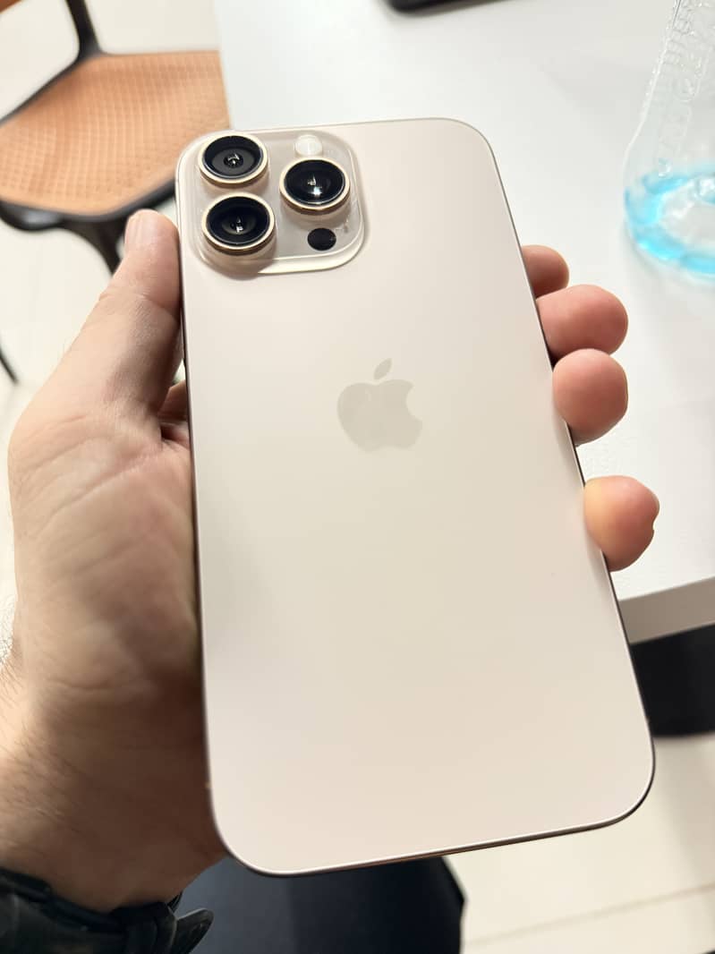 Apple iPhone 16 Pro Max 0