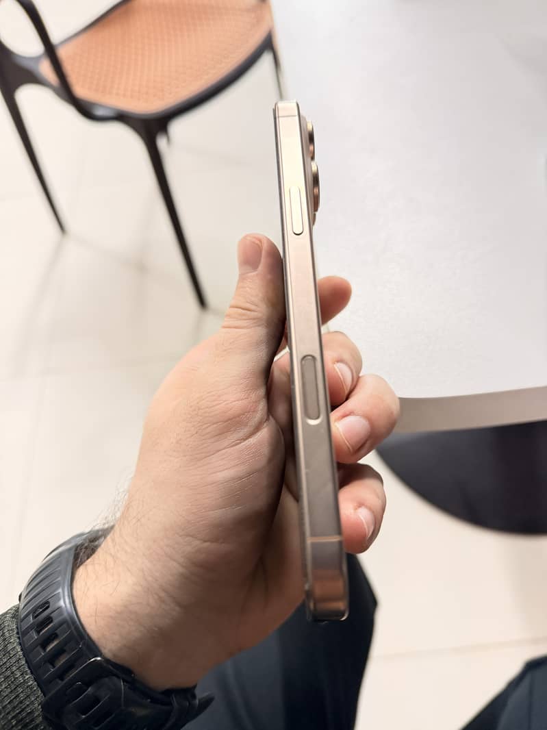 Apple iPhone 16 Pro Max 1