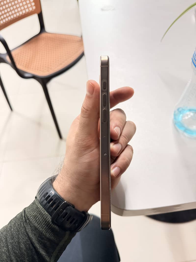Apple iPhone 16 Pro Max 3