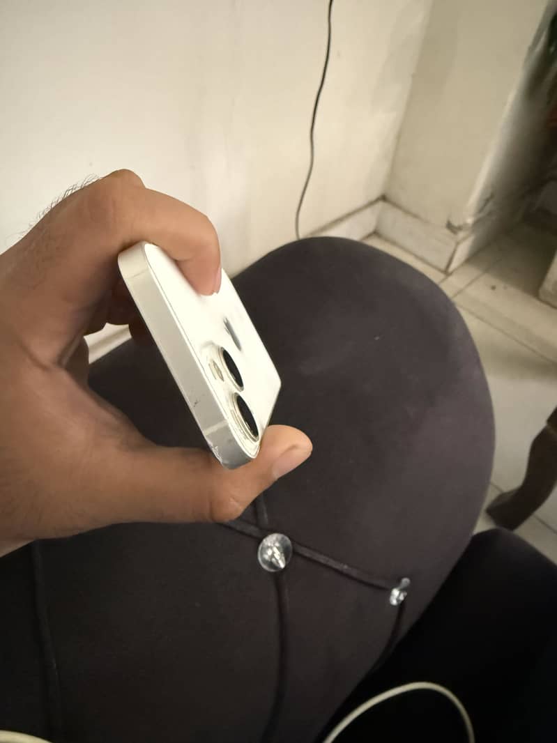 Apple iPhone 13 mini 4
