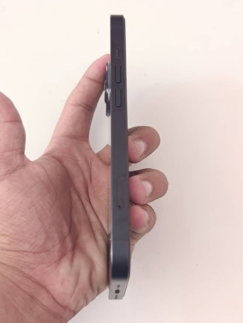 Apple iPhone 13 mini 4