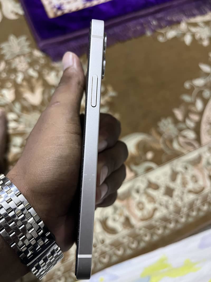 Apple iPhone 12 1