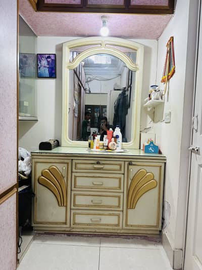Dressing table