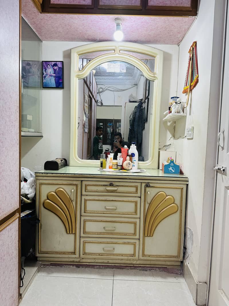 Dressing table 0