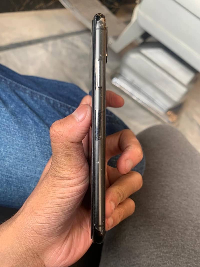 Apple iPhone XS 7