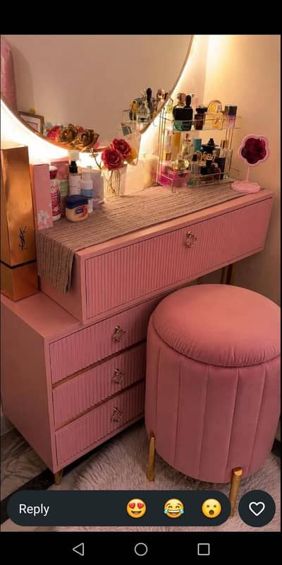 Har Tara Ka furniture oder  py tyr kea jaty h apni pasnd ja design b