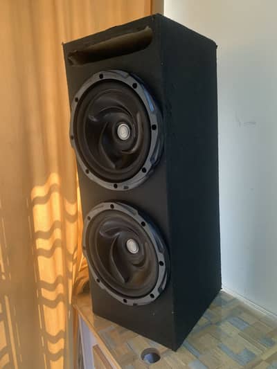 Dual Kenwood Subwoofer Box + 2 AVT Amplifiers