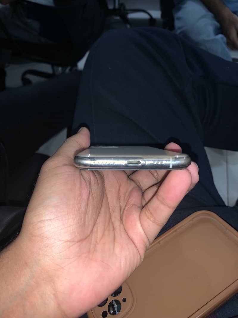 Apple iPhone 11 Pro 1