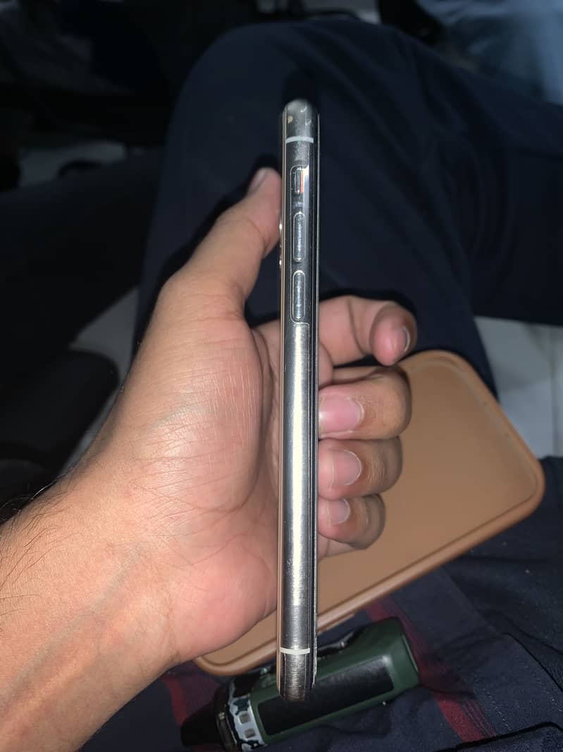 Apple iPhone 11 Pro 2