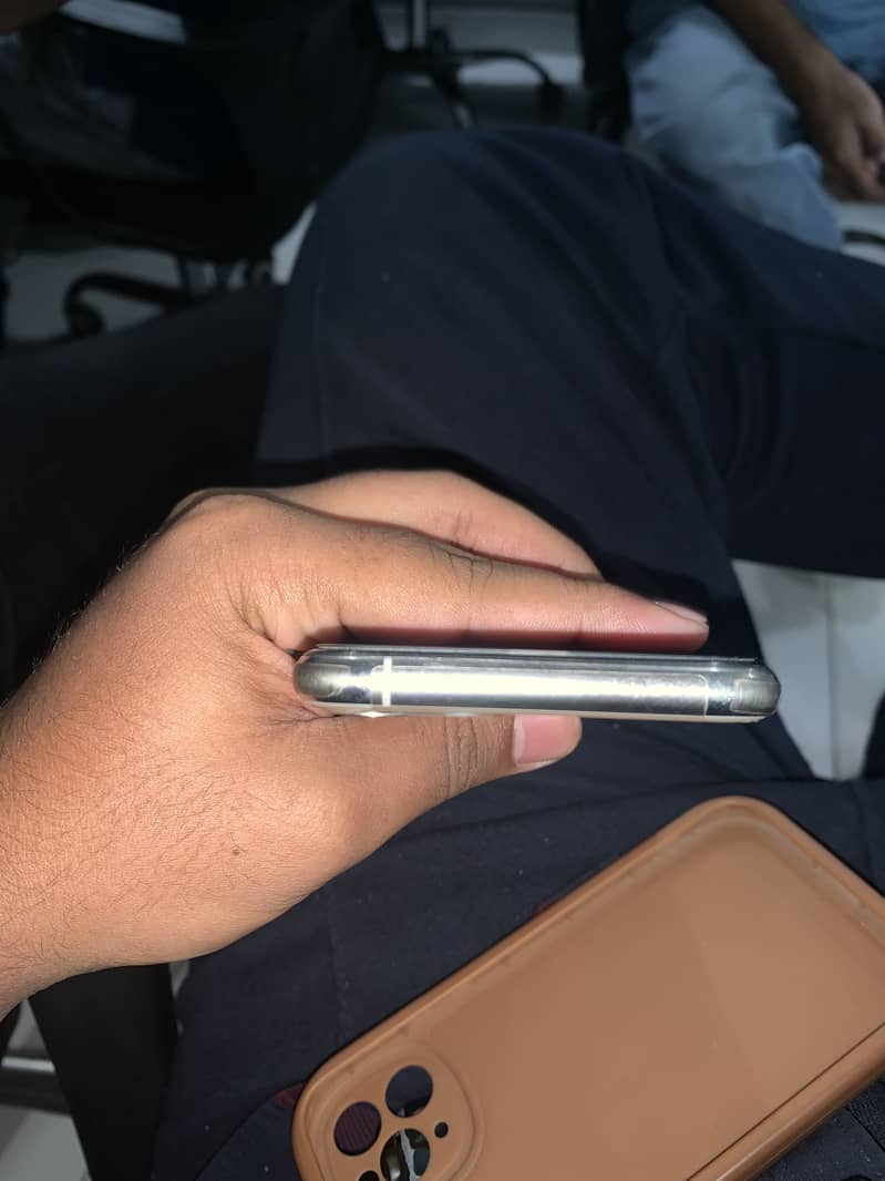 Apple iPhone 11 Pro 6