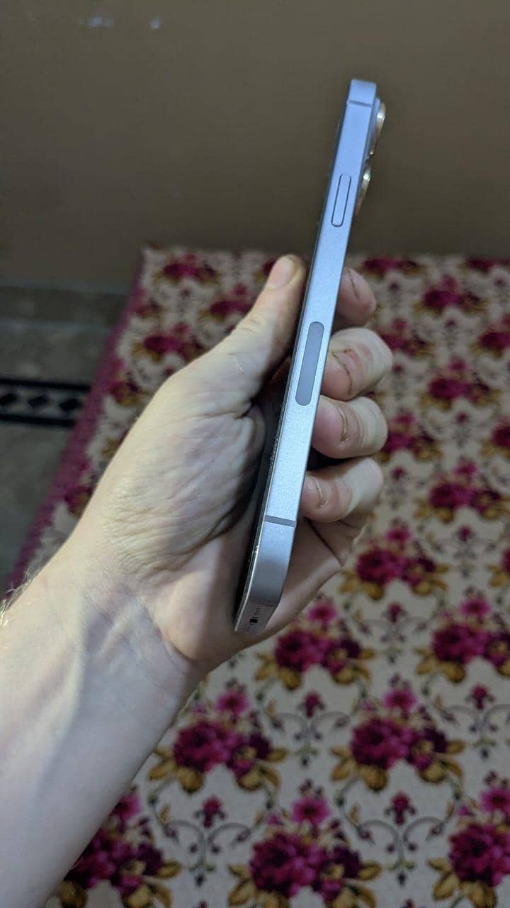 Apple iPhone 14 plus 4