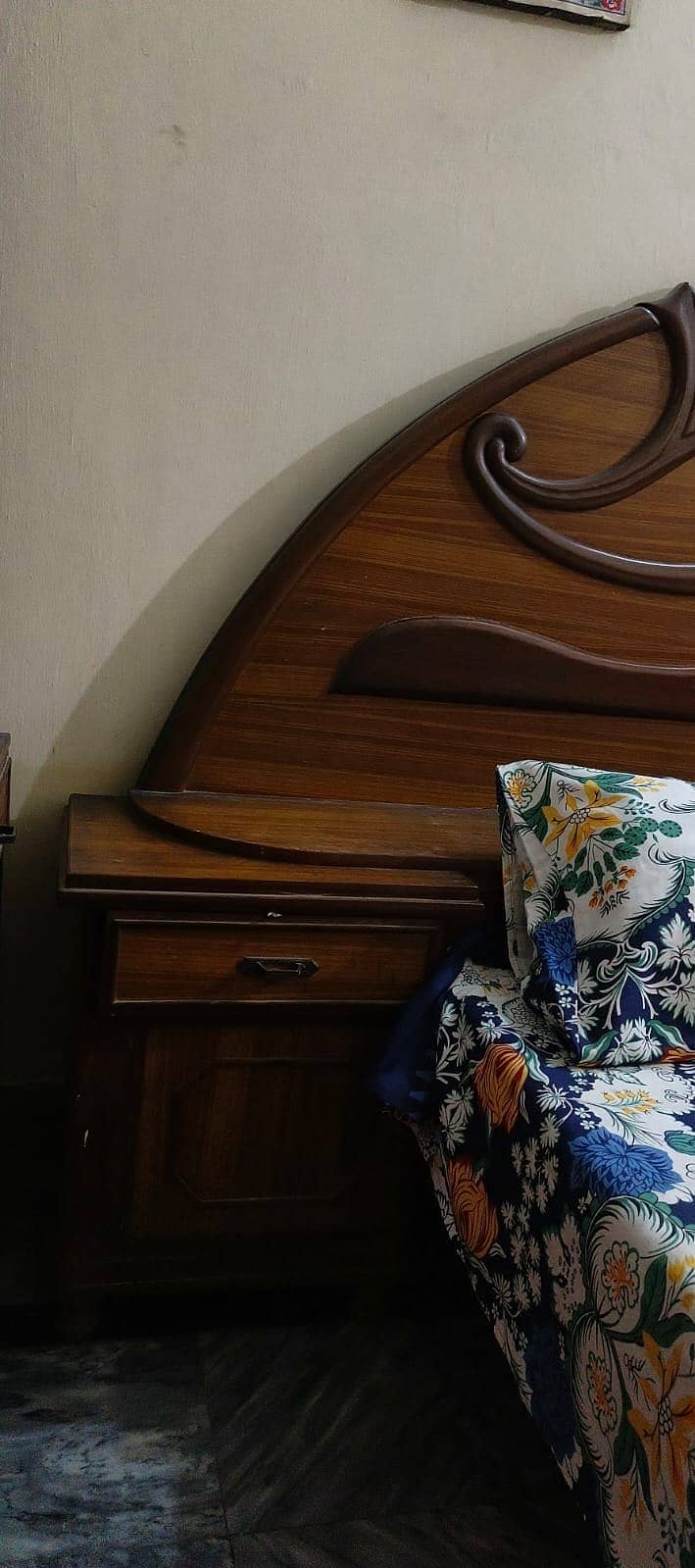 double bed with 2 side tables 1